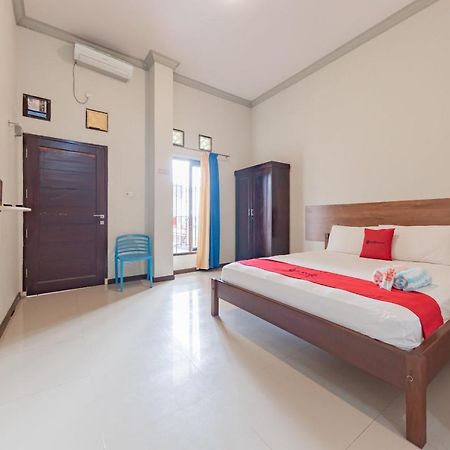 Hotel Reddoorz Near Gor Sempaja Samarinda Esterno foto