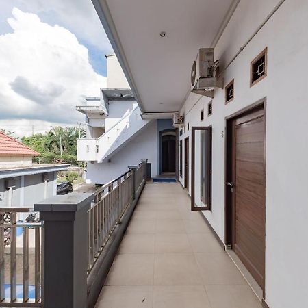 Hotel Reddoorz Near Gor Sempaja Samarinda Esterno foto
