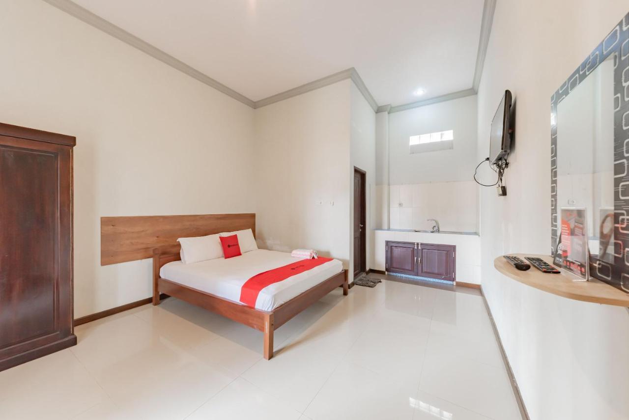 Hotel Reddoorz Near Gor Sempaja Samarinda Esterno foto