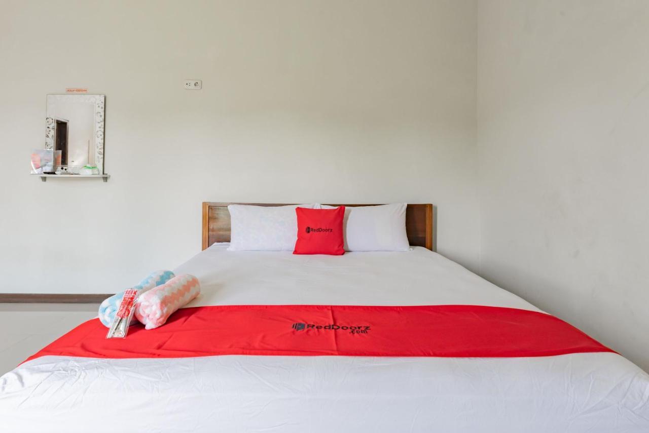 Hotel Reddoorz Near Gor Sempaja Samarinda Esterno foto