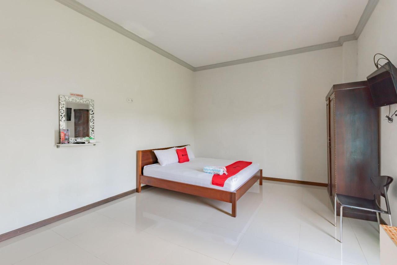 Hotel Reddoorz Near Gor Sempaja Samarinda Esterno foto