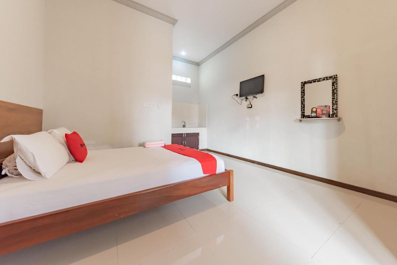 Hotel Reddoorz Near Gor Sempaja Samarinda Esterno foto
