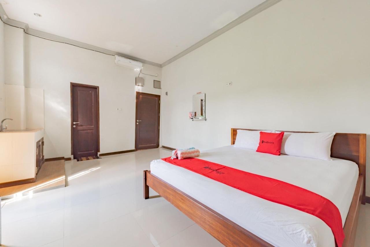Hotel Reddoorz Near Gor Sempaja Samarinda Esterno foto