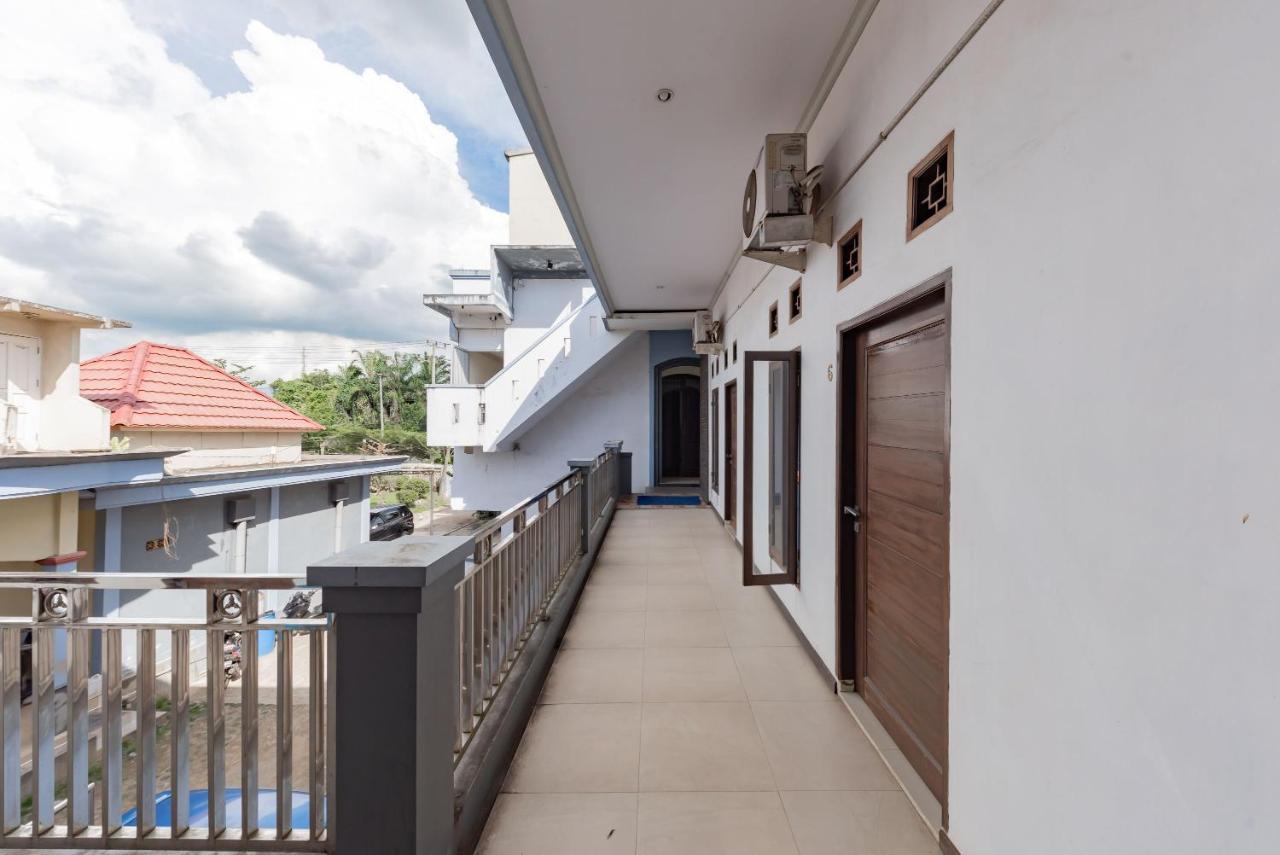 Hotel Reddoorz Near Gor Sempaja Samarinda Esterno foto