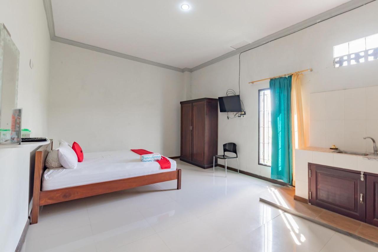 Hotel Reddoorz Near Gor Sempaja Samarinda Esterno foto