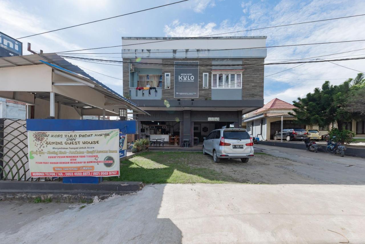 Hotel Reddoorz Near Gor Sempaja Samarinda Esterno foto