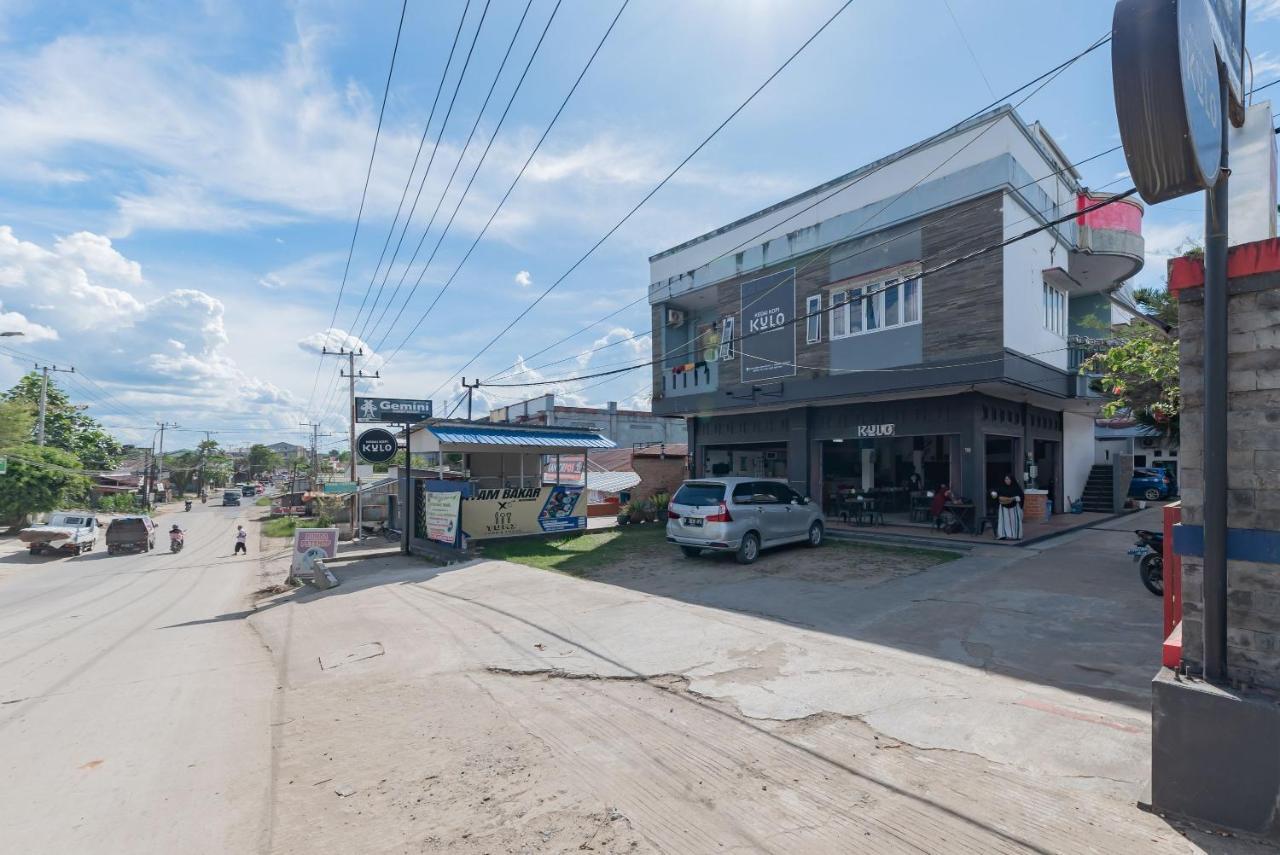 Hotel Reddoorz Near Gor Sempaja Samarinda Esterno foto