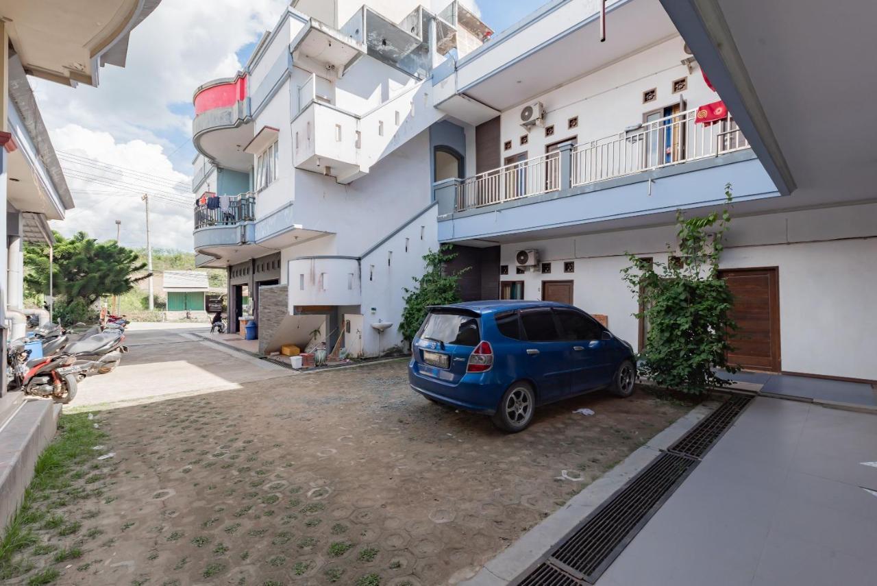 Hotel Reddoorz Near Gor Sempaja Samarinda Esterno foto