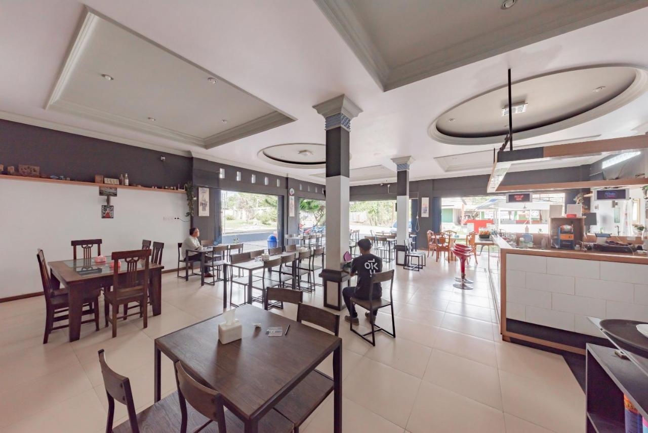 Hotel Reddoorz Near Gor Sempaja Samarinda Esterno foto